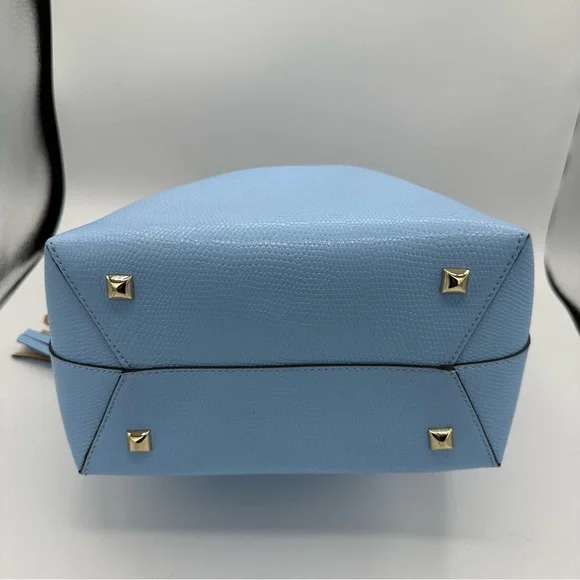 Henri Bendel Thompson Bucket Bag Periwinkle Blue Leather Shoulder Strap Charm